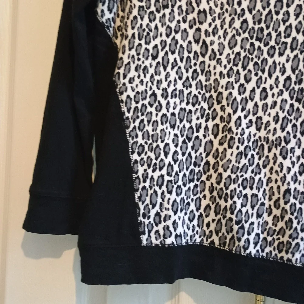JNY Jones New York Sport Leopard Print Long Sleeve Top - Sz M - Picture 3 of 11